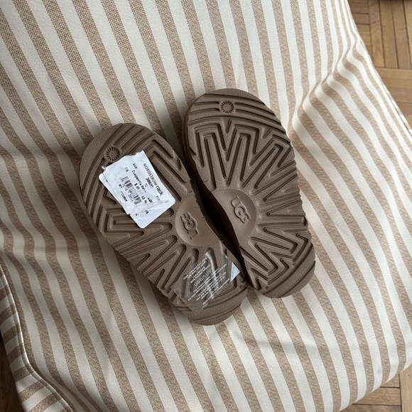 Toddler UGG Slippers - Picture 2 of 2